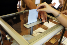 Komplikace pro trať mezi Znojmem a Brnem. Obyvatelé Troskotovic ji odmítli v referendu Komplikace pro trať mezi Znojmem a Brnem. Obyvatelé Troskotovic ji odmítli v referendu